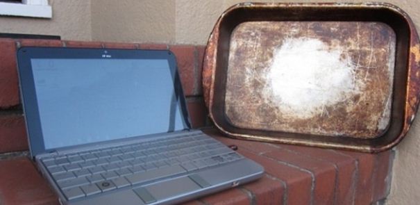 Na tentativa de melhorar o Wi-Fi, há quem use formas de bolo -- tanto perto do roteador ou do notebook, como na imagem acima