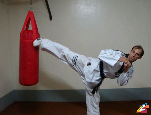 No Taekwondo, chegou a graduação de faixa preta.
