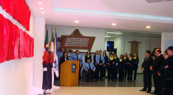 - Cerimônia contou com a presença de autoridades e familiares dos homenageados.